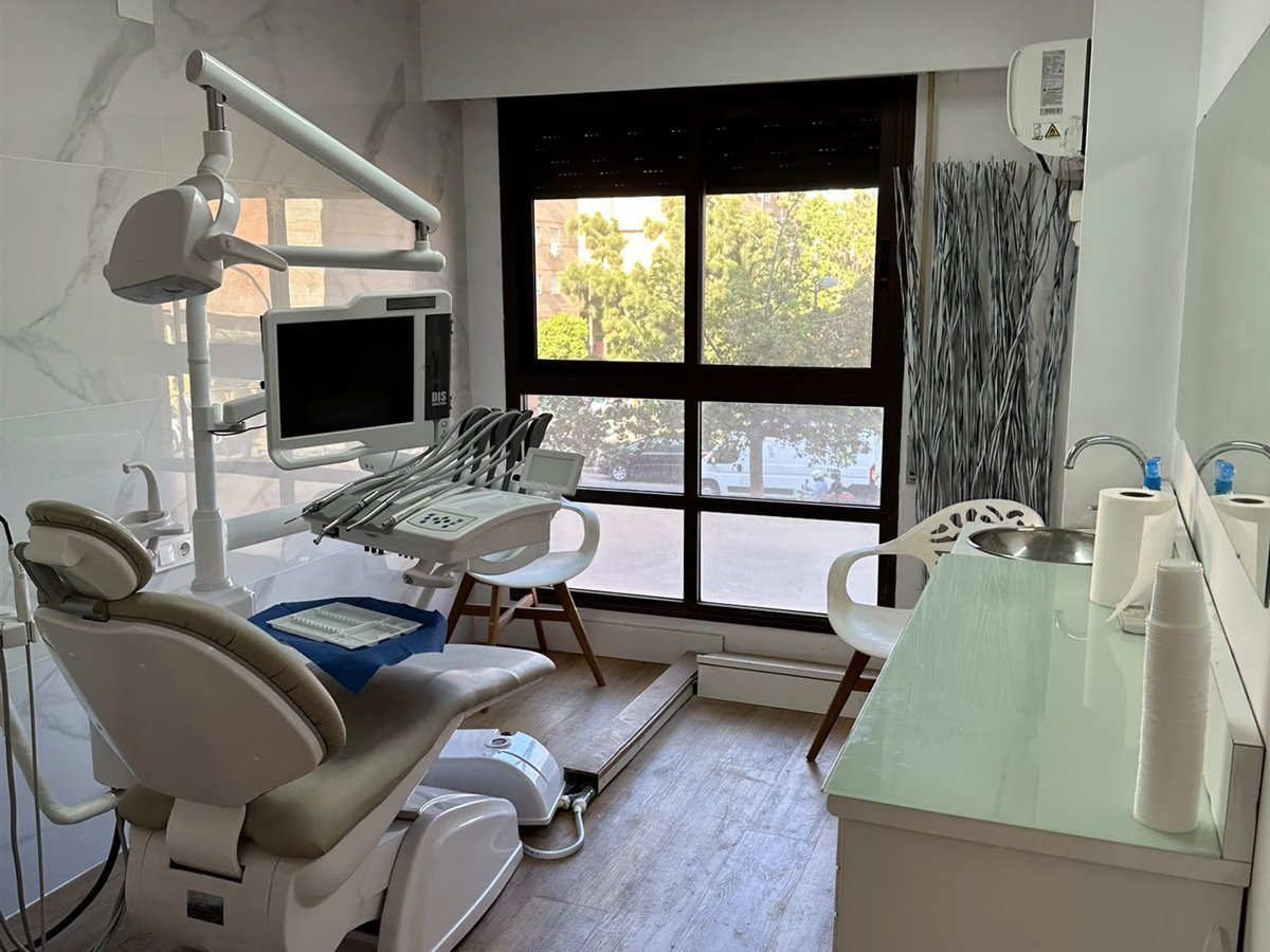 Gabinete dental luminoso de Clínica Dental Serrería